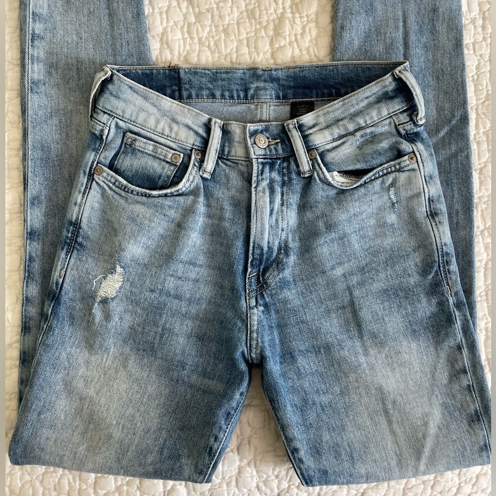 H&M light washed denim size 28